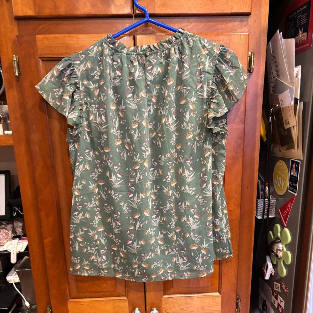 NWT 41 Hawthorn Flutter Blouse Small Floral Green